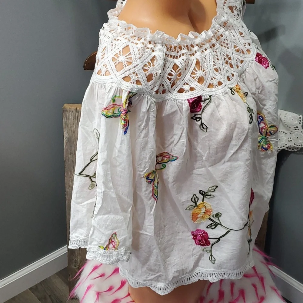 Boutique crochet embroidery off shoulder top M EUC - Picture 3 of 6